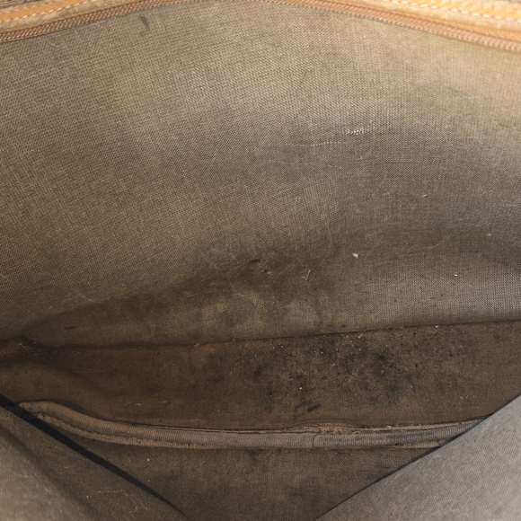 Gucci Brown Monogram Crossbody Bag with Tan Trim - Picture 3 of 16